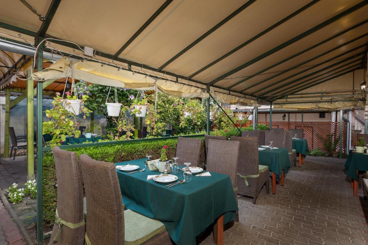 Illes Hotel Szeged Ngoại thất bức ảnh