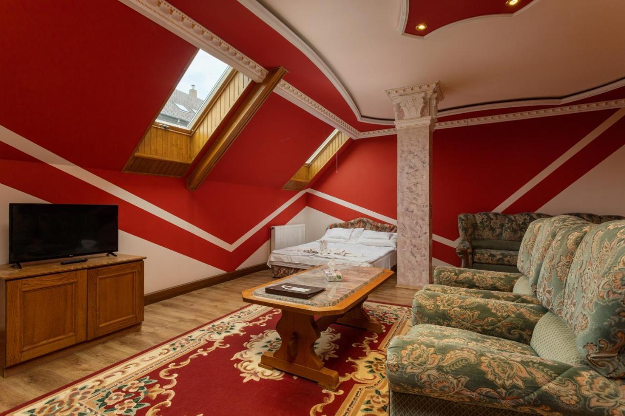 Illes Hotel Szeged Ngoại thất bức ảnh