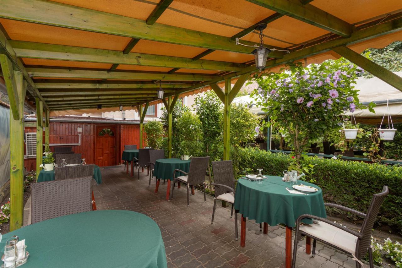 Illes Hotel Szeged Ngoại thất bức ảnh