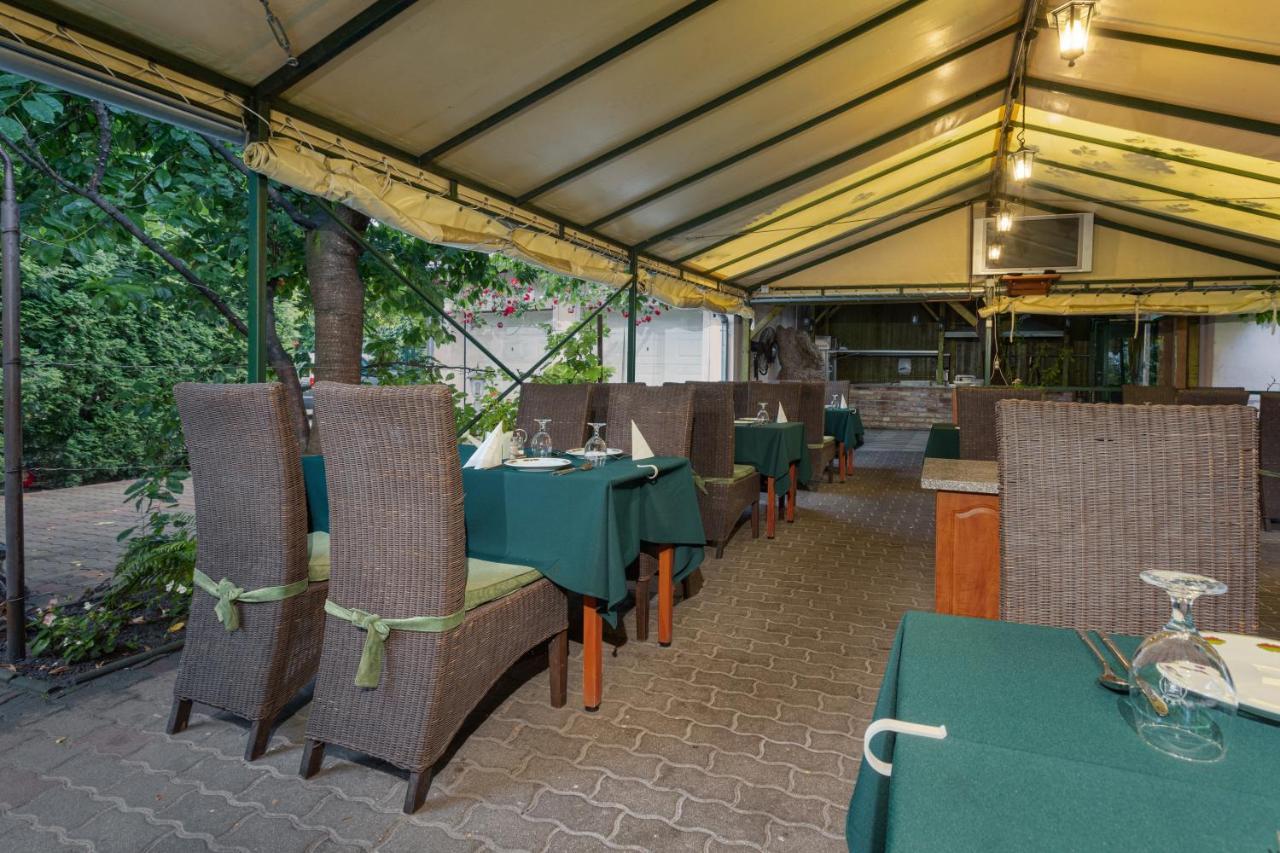 Illes Hotel Szeged Ngoại thất bức ảnh