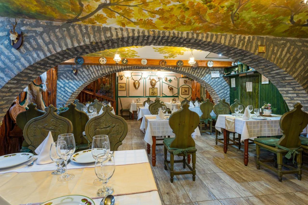 Illes Hotel Szeged Ngoại thất bức ảnh