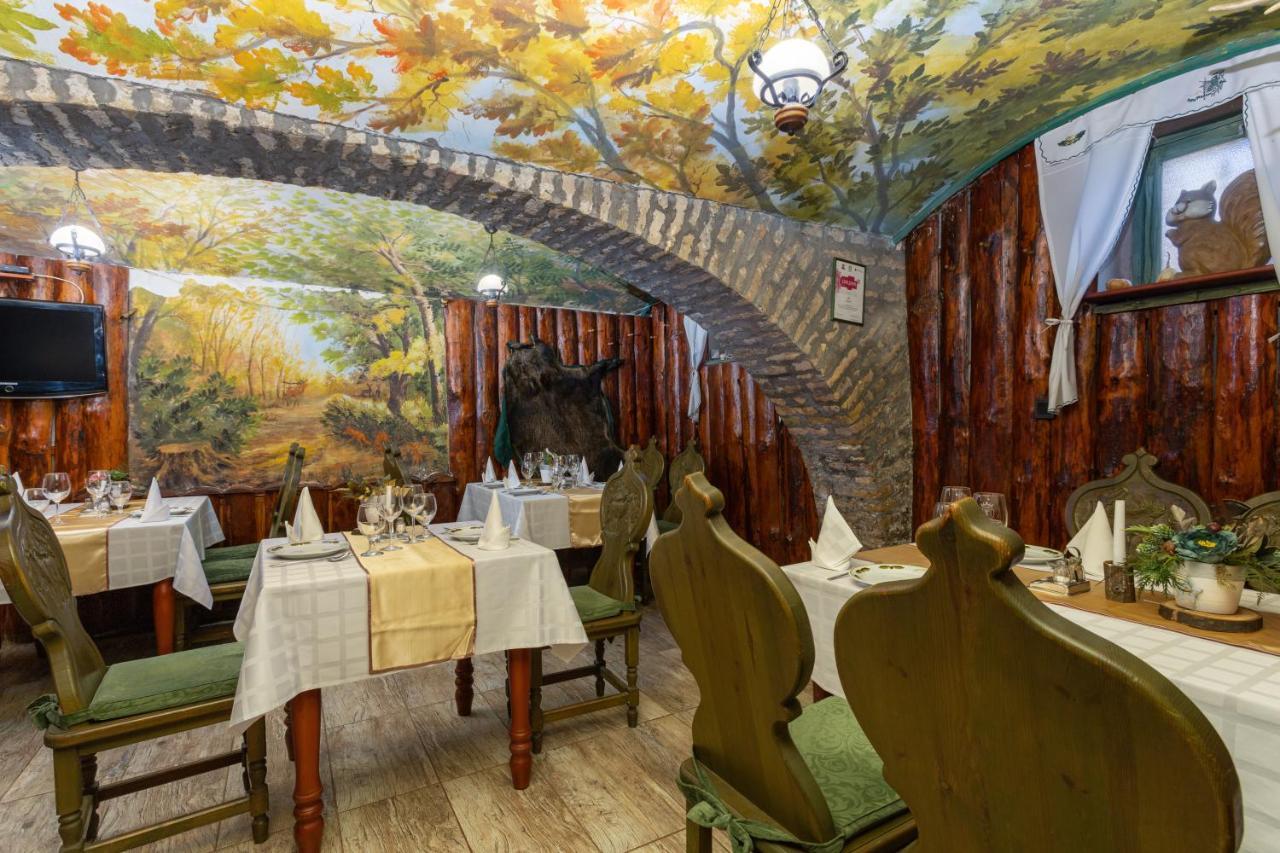 Illes Hotel Szeged Ngoại thất bức ảnh
