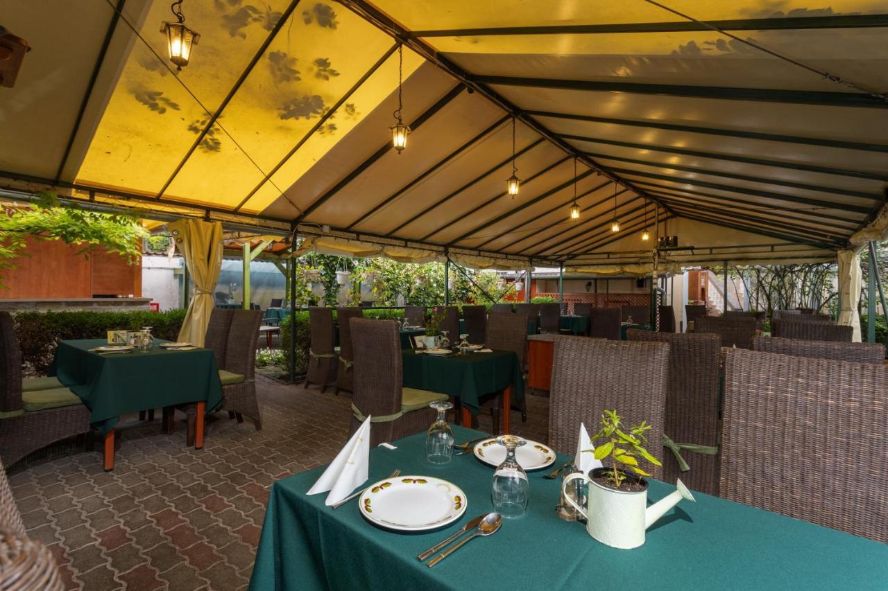 Illes Hotel Szeged Ngoại thất bức ảnh