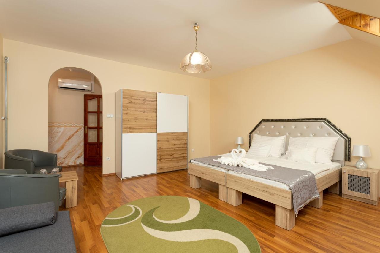 Illes Hotel Szeged Ngoại thất bức ảnh