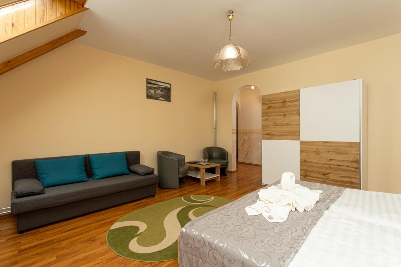 Illes Hotel Szeged Ngoại thất bức ảnh