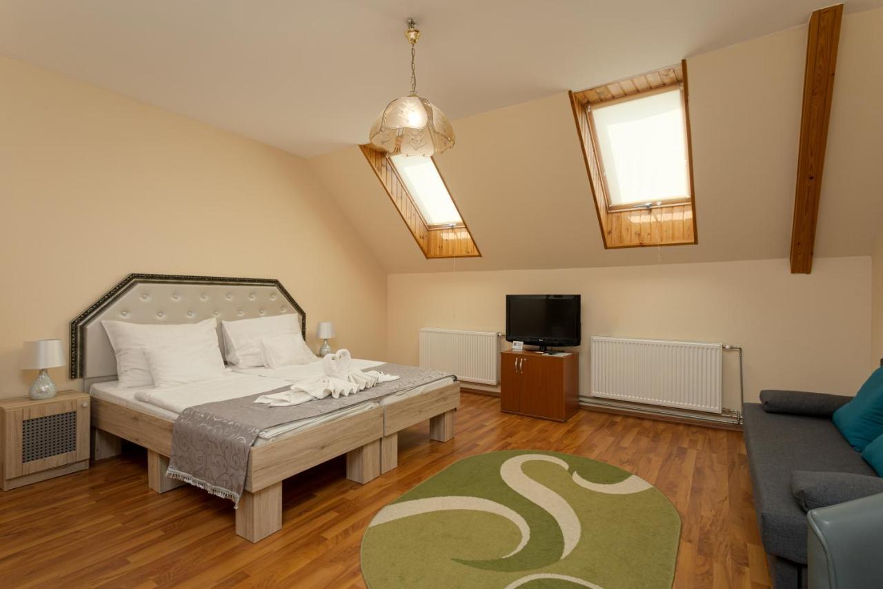 Illes Hotel Szeged Ngoại thất bức ảnh